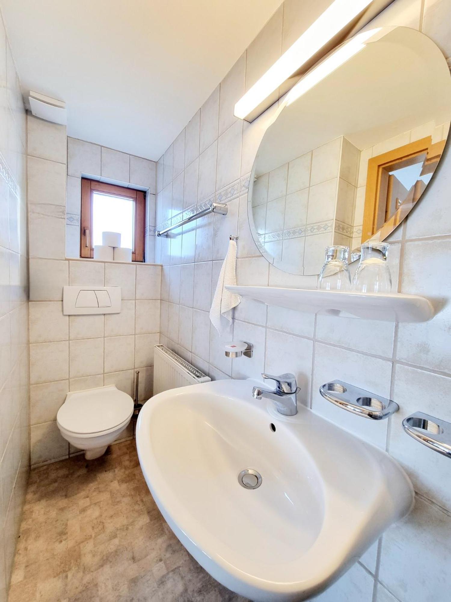 Das Bergfried - Urlaub Zentral Und Ruhig! Appartement Riezlern Kamer foto